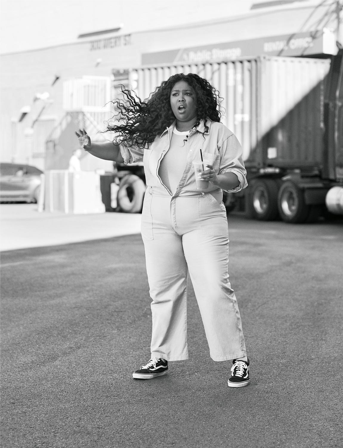 Up Crop Top - Lizzo Strikes a Pose in Zip, Leather Pants & Hidden Heels –  Fonjep News - AllSaints Nouval Oniyuri White Dress