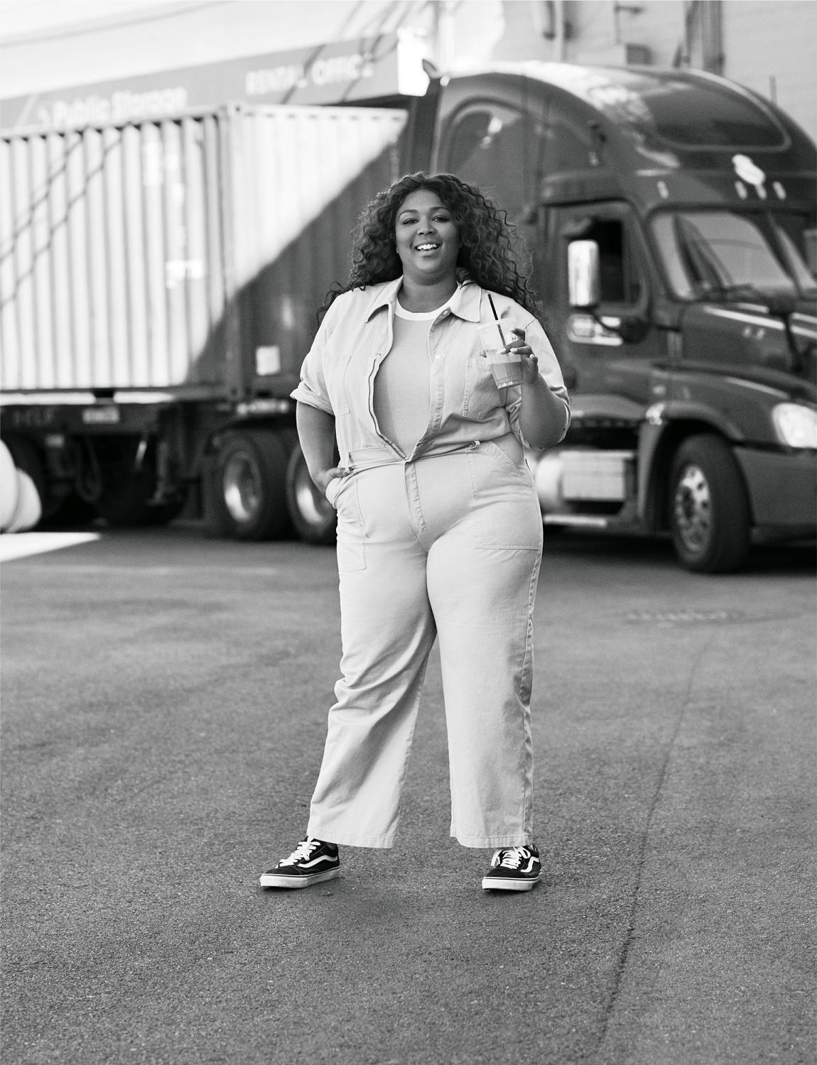 Up Crop Top - Lizzo Strikes a Pose in Zip, Leather Pants & Hidden Heels –  Fonjep News - AllSaints Nouval Oniyuri White Dress