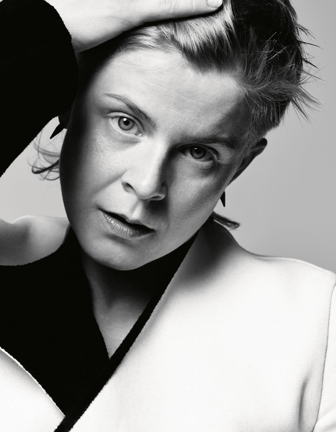 https://thegentlewoman.co.uk/img/dzRPWTBIck9HaWF0SHBCUVZpNWdMZz09/robyn-01.jpg